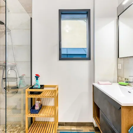 Amazing Home In Venon With Wifi *