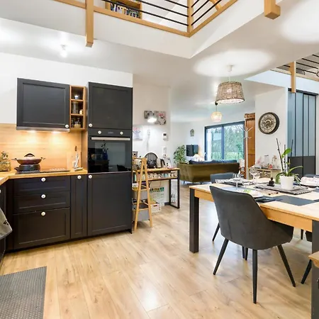 Hébergement de vacances Amazing Home In Venon With Wifi *